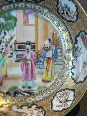 A Chinese Canton famille rose gilt-decorated cup and saucer and a famille verte tazza, 19th C. — photo 3