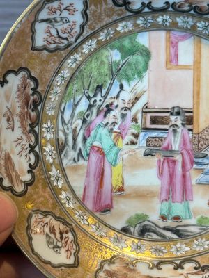 A Chinese Canton famille rose gilt-decorated cup and saucer and a famille verte tazza, 19th C. — photo 4