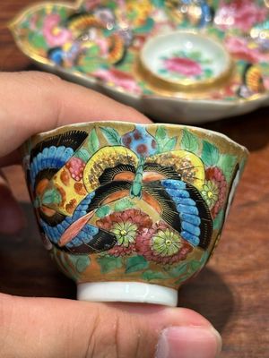 A Chinese Canton famille rose gilt-decorated cup and stand with flowers and butterflies, 19th C. — photo 3
