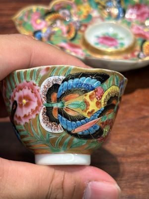 A Chinese Canton famille rose gilt-decorated cup and stand with flowers and butterflies, 19th C. — photo 4