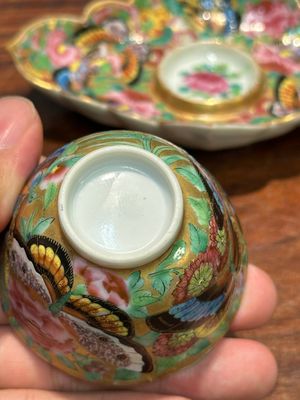 A Chinese Canton famille rose gilt-decorated cup and stand with flowers and butterflies, 19th C. — photo 6