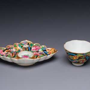 A Chinese Canton famille rose gilt-decorated cup and stand with flowers and butterflies, 19th C. — photo 3