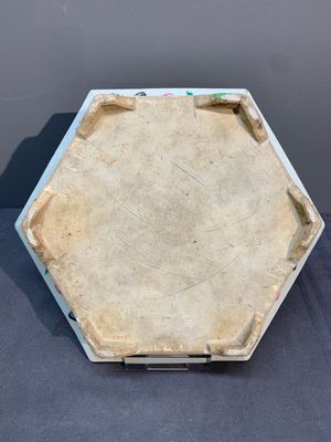 A Chinese Canton famille rose hexagonal jardinière and stand with narrative design, 19th C. — photo 8