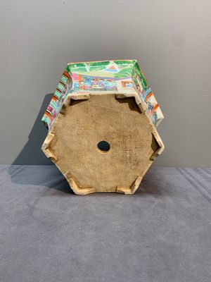 A Chinese Canton famille rose hexagonal jardinière and stand with narrative design, 19th C. — photo 10