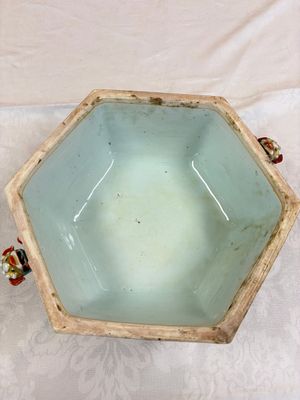 A Chinese Canton famille rose hexagonal tureen and cover, Qianlong — foto 12