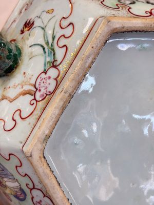 A Chinese Canton famille rose hexagonal tureen and cover, Qianlong — foto 17