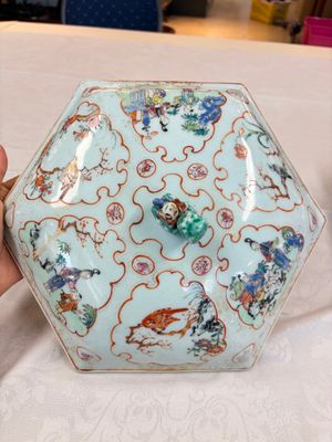 A Chinese Canton famille rose hexagonal tureen and cover, Qianlong — foto 19