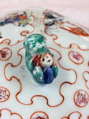 A Chinese Canton famille rose hexagonal tureen and cover, Qianlong — foto 23