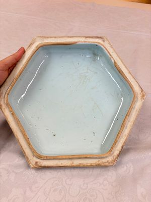 A Chinese Canton famille rose hexagonal tureen and cover, Qianlong — foto 24