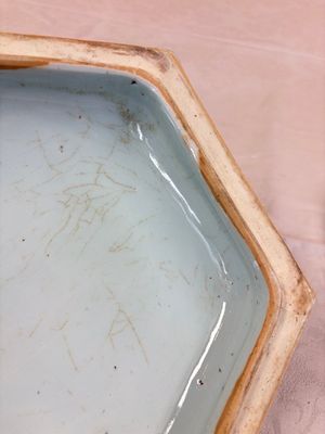 A Chinese Canton famille rose hexagonal tureen and cover, Qianlong — foto 25