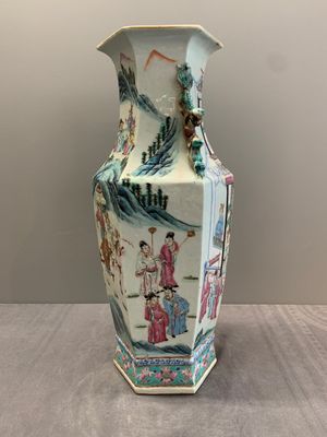 A Chinese Canton famille rose hexagonal vase with narrative design, 19th C. — photo 5