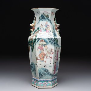 A Chinese Canton famille rose hexagonal vase with narrative design, 19th C. — photo 1