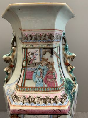 A Chinese Canton famille rose hexagonal vase with narrative design, 19th C. — photo 7