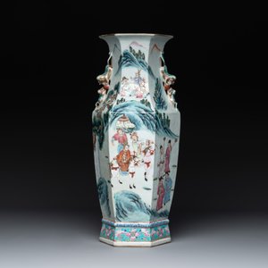 A Chinese Canton famille rose hexagonal vase with narrative design, 19th C. — photo 3