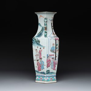 A Chinese Canton famille rose hexagonal vase with narrative design, 19th C. — photo 4