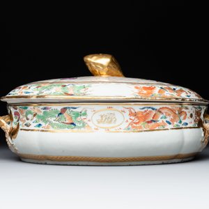 A Chinese Canton famille rose 'JFCB' monogrammed tureen and cover with narrative design, 19th C. — photo 2