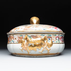 A Chinese Canton famille rose 'JFCB' monogrammed tureen and cover with narrative design, 19th C. — photo 5
