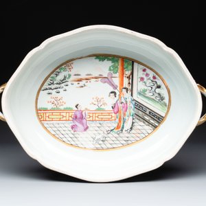 A Chinese Canton famille rose 'JFCB' monogrammed tureen and cover with narrative design, 19th C. — photo 8