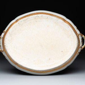 A Chinese Canton famille rose 'JFCB' monogrammed tureen and cover with narrative design, 19th C. — photo 9