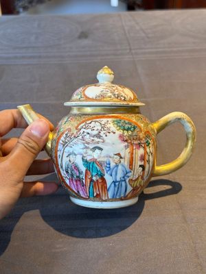 A Chinese Canton famille rose 'mandarin subject' covered teapot and a pair of saucers, Qianlong — photo 16