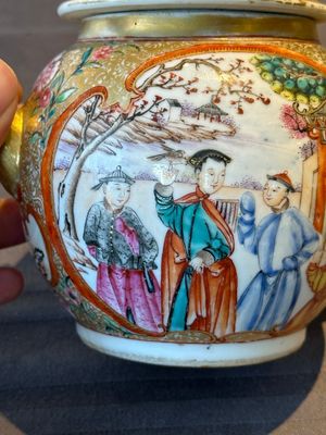 A Chinese Canton famille rose 'mandarin subject' covered teapot and a pair of saucers, Qianlong — photo 18