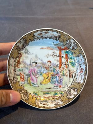 A Chinese Canton famille rose 'mandarin subject' covered teapot and a pair of saucers, Qianlong — photo 2
