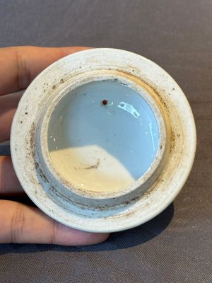 A Chinese Canton famille rose 'mandarin subject' covered teapot and a pair of saucers, Qianlong — photo 22