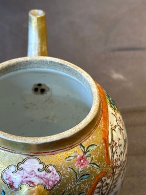 A Chinese Canton famille rose 'mandarin subject' covered teapot and a pair of saucers, Qianlong — photo 24