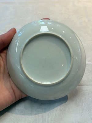 A Chinese Canton famille rose 'mandarin subject' cup and saucer, Qianlong — foto 4