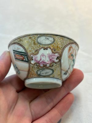 A Chinese Canton famille rose 'mandarin subject' cup and saucer, Qianlong — foto 6