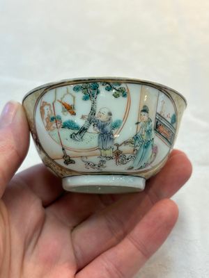 A Chinese Canton famille rose 'mandarin subject' cup and saucer, Qianlong — foto 7