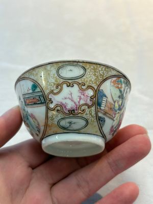 A Chinese Canton famille rose 'mandarin subject' cup and saucer, Qianlong — foto 8