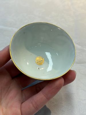 A Chinese Canton famille rose 'mandarin subject' cup and saucer, Qianlong — foto 10