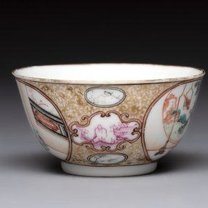 A Chinese Canton famille rose 'mandarin subject' cup and saucer, Qianlong — foto 5
