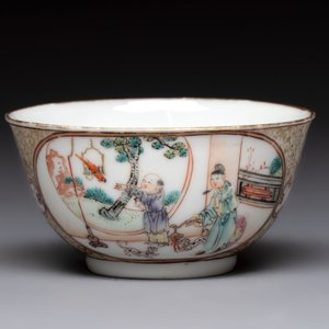 A Chinese Canton famille rose 'mandarin subject' cup and saucer, Qianlong — foto 6