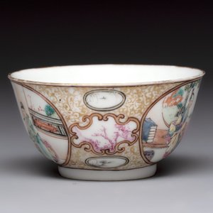 A Chinese Canton famille rose 'mandarin subject' cup and saucer, Qianlong — foto 7