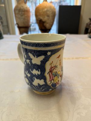 A Chinese Canton famille rose 'Mandarin Subject' tankard, Qianlong — photo 1