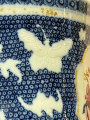 A Chinese Canton famille rose 'Mandarin Subject' tankard, Qianlong — photo 13
