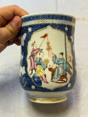 A Chinese Canton famille rose 'Mandarin Subject' tankard, Qianlong — photo 2