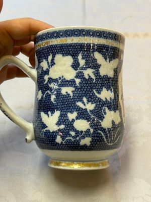 A Chinese Canton famille rose 'Mandarin Subject' tankard, Qianlong — photo 5