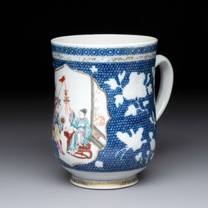 A Chinese Canton famille rose 'Mandarin Subject' tankard, Qianlong — photo 1