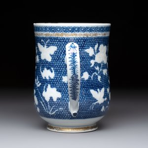 A Chinese Canton famille rose 'Mandarin Subject' tankard, Qianlong — photo 4