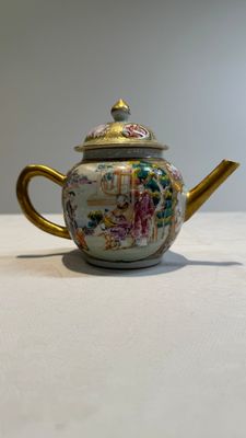 A Chinese Canton famille rose 'mandarin subject' teapot, Qianlong — photo 1
