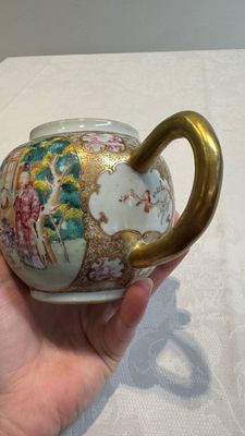 A Chinese Canton famille rose 'mandarin subject' teapot, Qianlong — photo 11