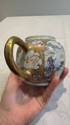 A Chinese Canton famille rose 'mandarin subject' teapot, Qianlong — photo 12