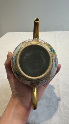 A Chinese Canton famille rose 'mandarin subject' teapot, Qianlong — photo 13