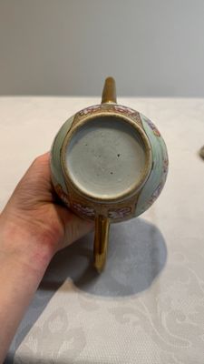 A Chinese Canton famille rose 'mandarin subject' teapot, Qianlong — photo 14
