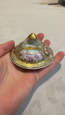 A Chinese Canton famille rose 'mandarin subject' teapot, Qianlong — photo 17