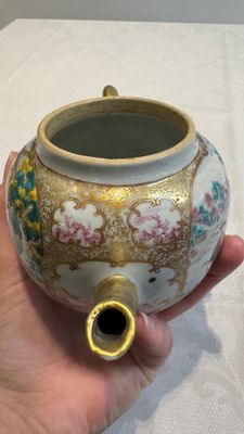 A Chinese Canton famille rose 'mandarin subject' teapot, Qianlong — photo 7