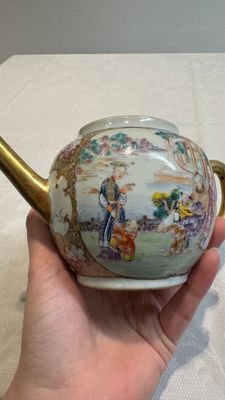 A Chinese Canton famille rose 'mandarin subject' teapot, Qianlong — photo 9
